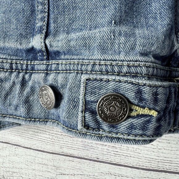 Free People Baja Distressed Jean Jacket Aztec Motif Details Women's Size 4 - Picture 6 of 8